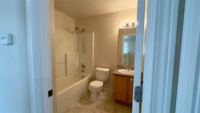 Building Photo - 3 Bedroom, 2.5 Bathroom house!!