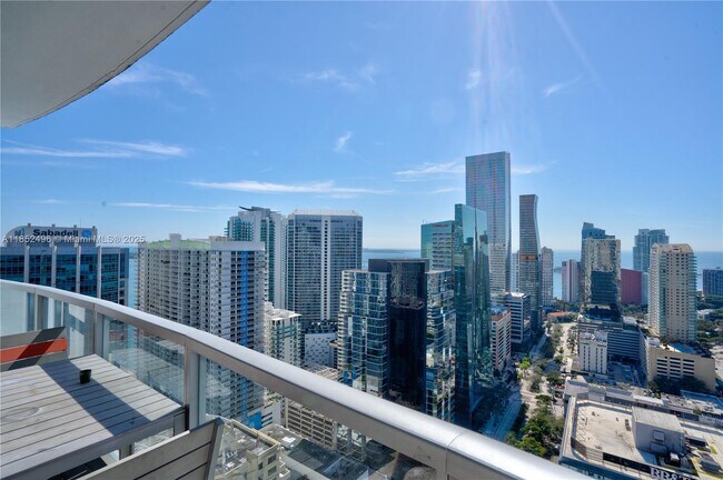 Building Photo - 1060 Brickell Ave