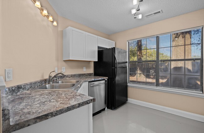 Building Photo - 1160 Shipyard Blvd
