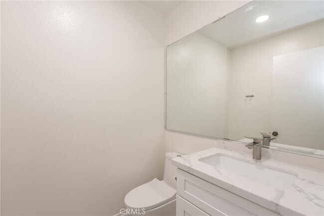 Building Photo - 6 Elderberry