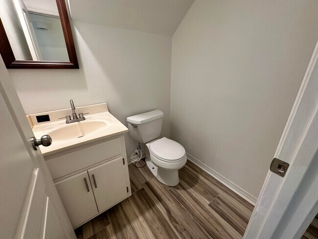 Building Photo - 308 Island Dr
