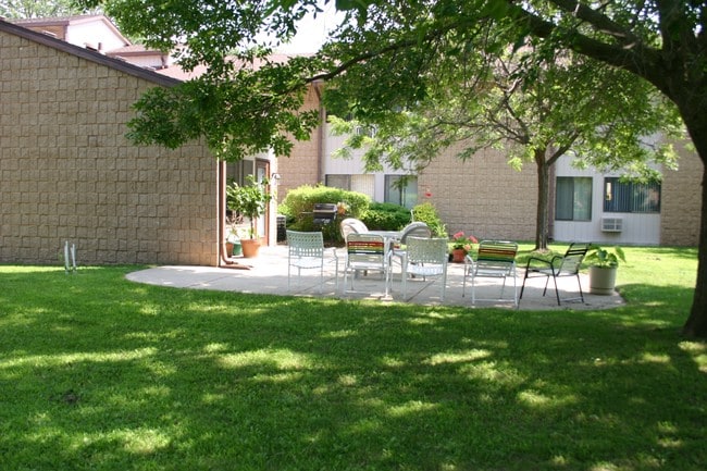 Building Photo - Silvercrest