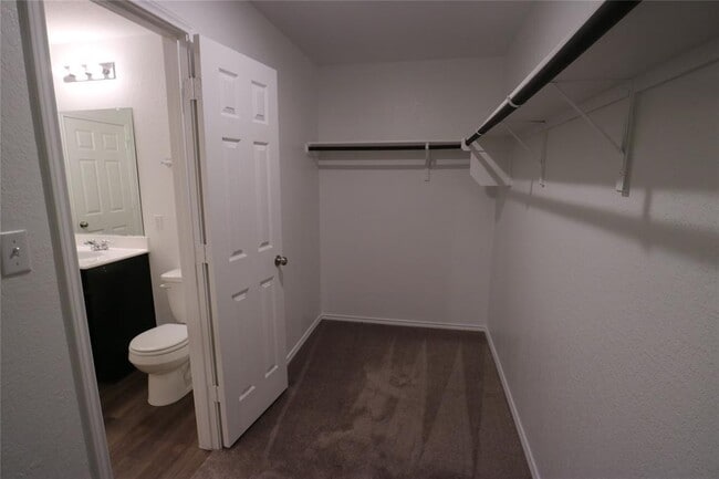 Building Photo - 444 English Oak St