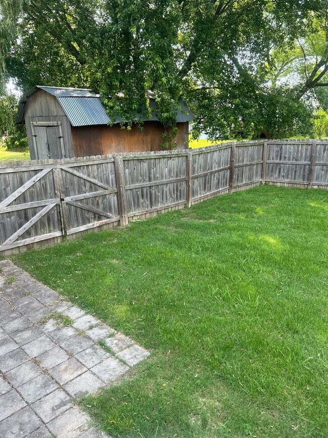 Building Photo - 3 bd 2 ba home on a cul de sac
