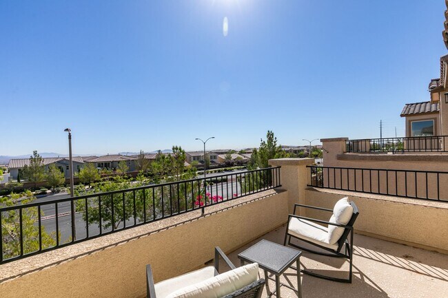 Building Photo - Gated, 4bed + loft with Bedroom and Full bathroom downstairs. Skye Canyon