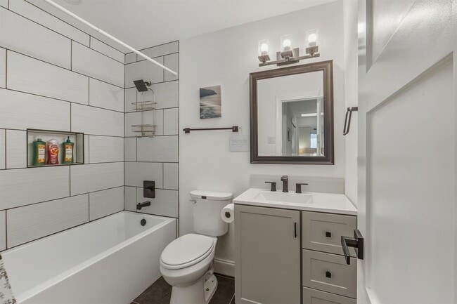 Building Photo - 2107 Lewood Cir