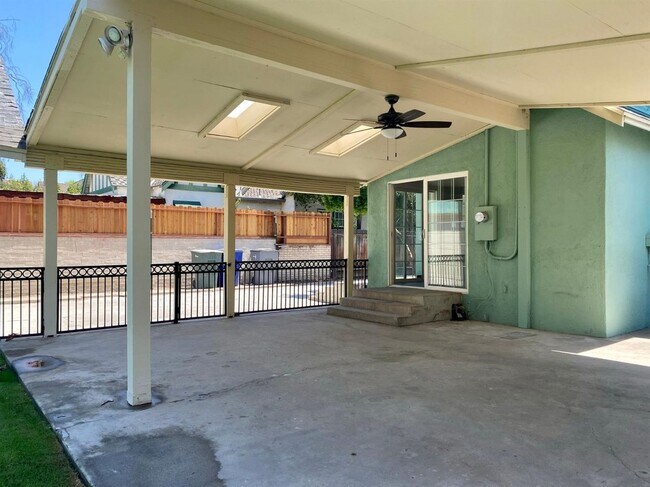 Building Photo - Charming 3 Bedroom in Historical Tower District