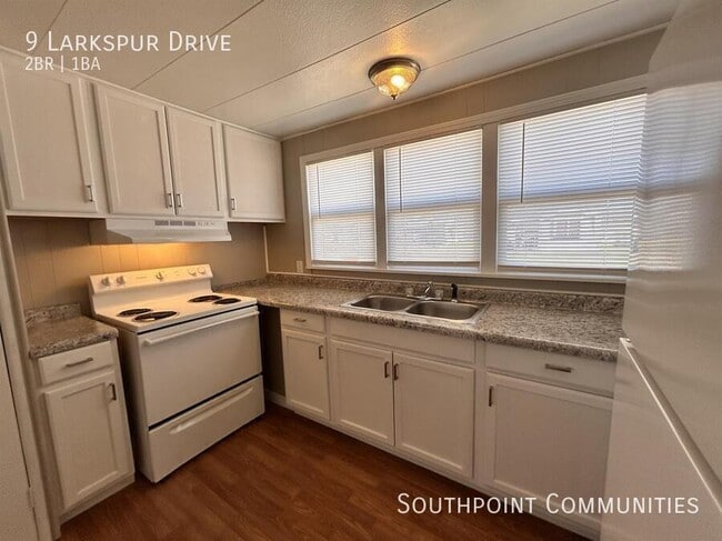 Building Photo - 9 Larkspur Dr