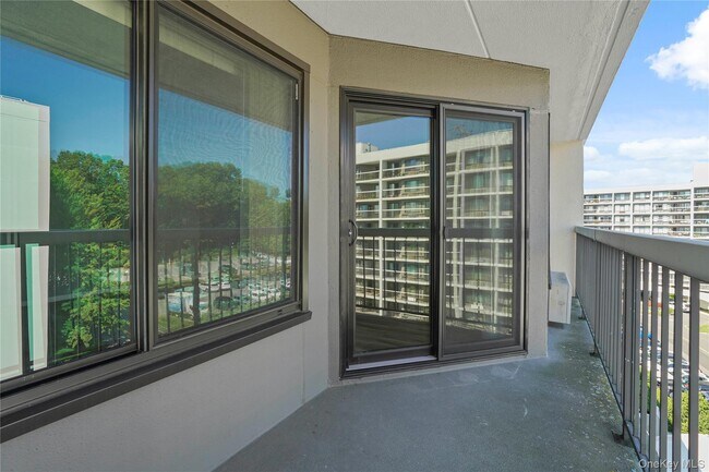 Building Photo - 200 High Point Dr