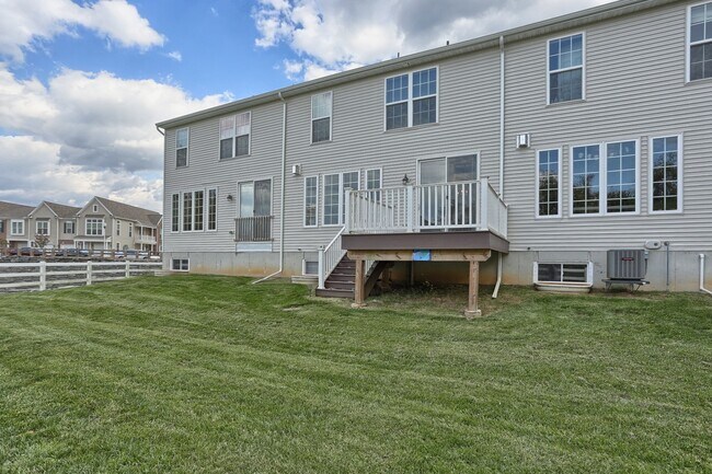 Building Photo - TOWNHOME AVAILABLE IN THE CHARTER HOMES - DEER RUN COMMONS