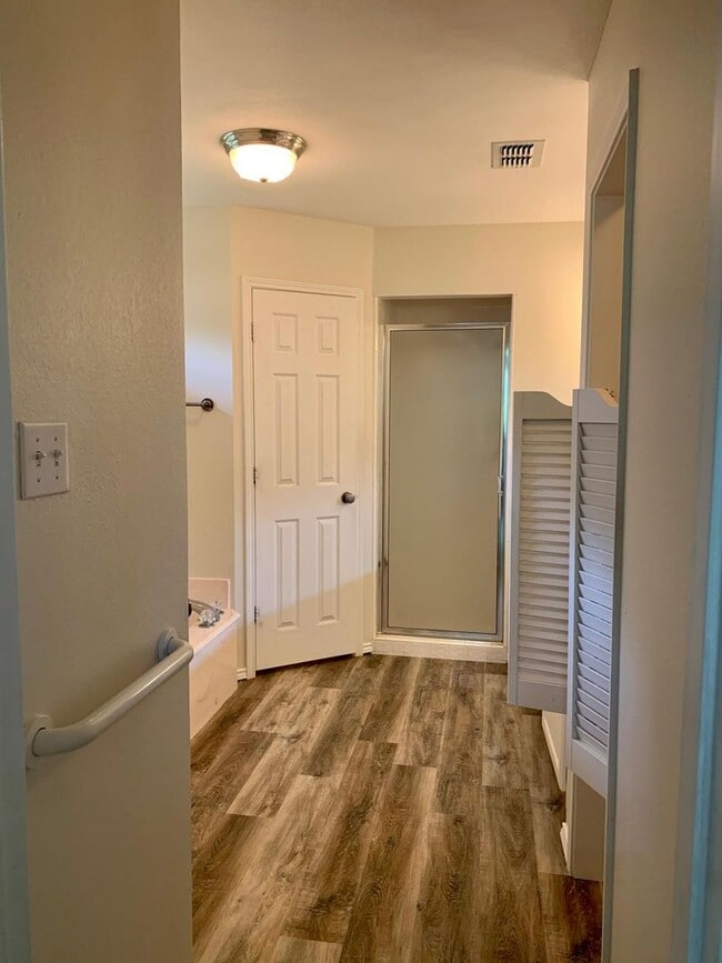 Building Photo - 1632 Whiterock Dr