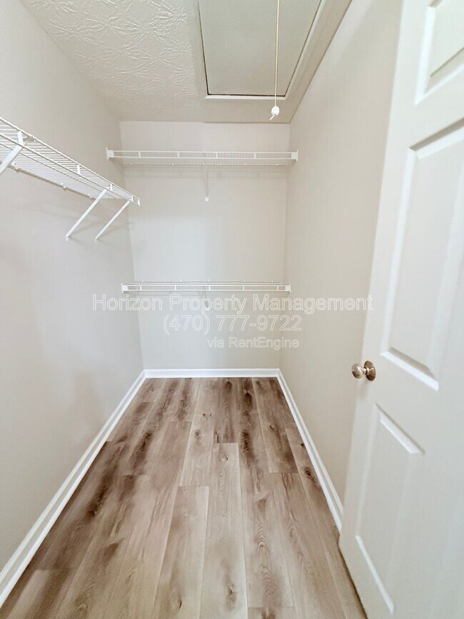 Building Photo - 4005 Hidden Hollow Dr