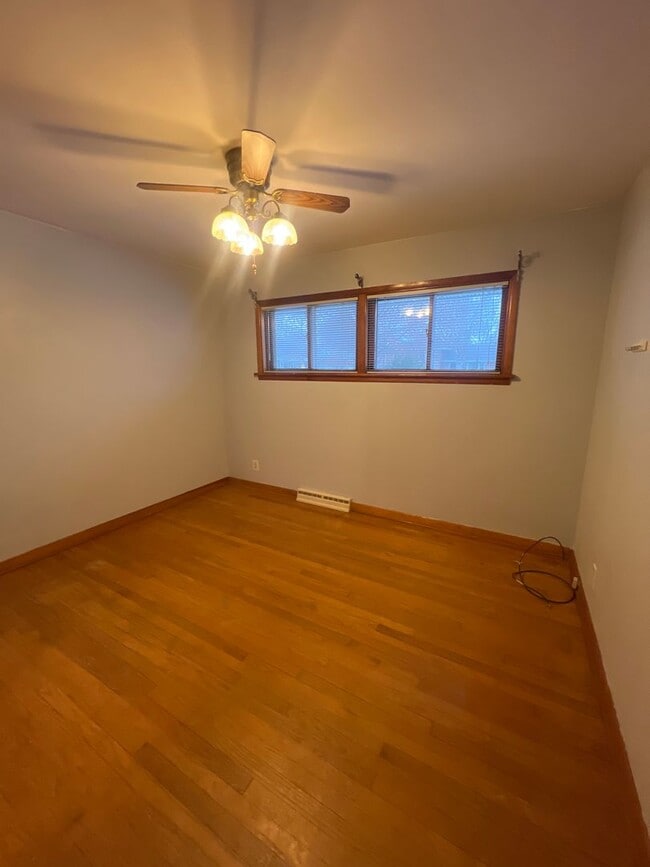 Building Photo - Indian Hills 3 Bedroom 1.5 Bath