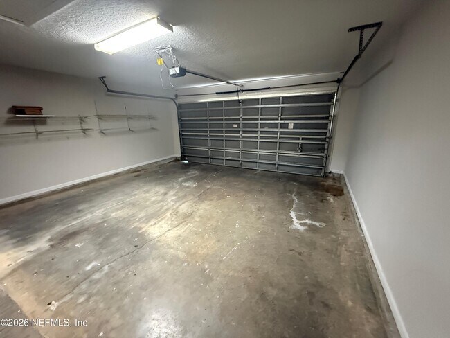 Building Photo - 5550 Oak Crossing Dr