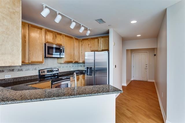 Building Photo - 500 Throckmorton St