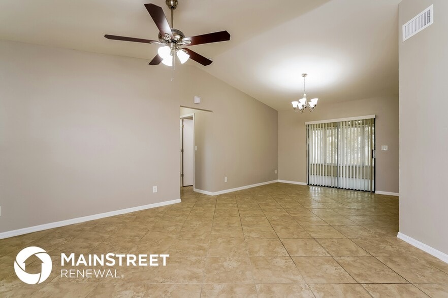 Building Photo - 113 NE 18th Pl