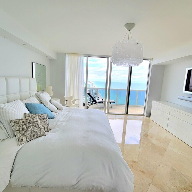 Building Photo - 1830 S Ocean Dr