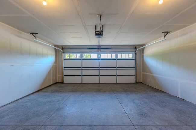 Building Photo - 1137 St Andrews Dr