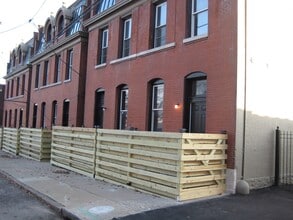Building Photo - 2 BEDROOM UPDATED ALL ELECTRIC UNIT IN THE GROVE