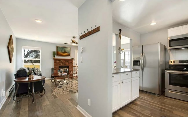 Building Photo - 1300 W Stuart St