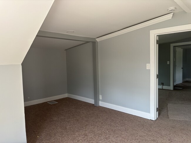 Building Photo - 1204 Parkamo Ave