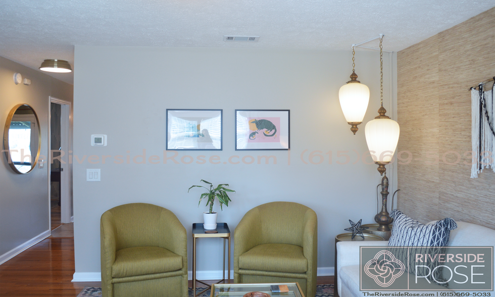 Antique hanging lights and plenty of seating. - 3726 Moss Rose Dr