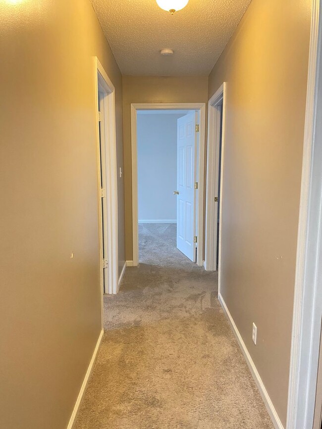 Building Photo - Great Location!!3 Bed/2.5 Bath near exit 1...