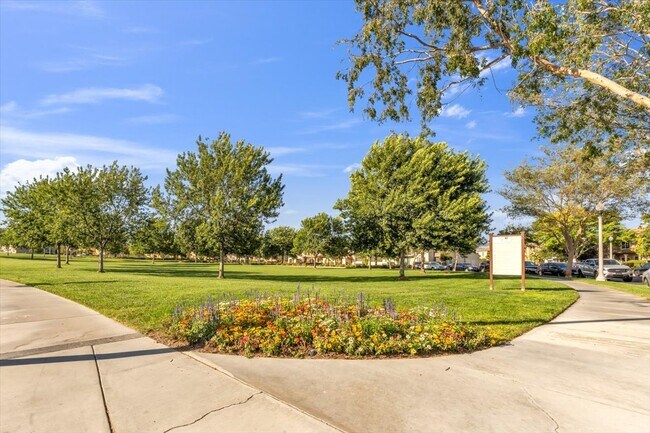 Building Photo - 28687 N Pietro Dr