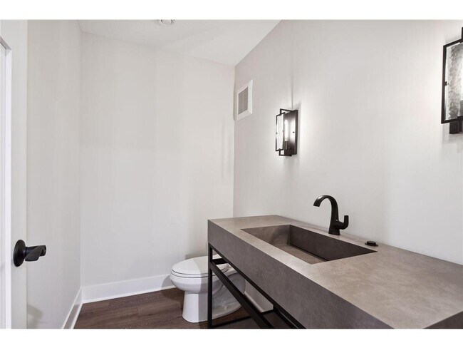 Building Photo - 21845 Byron Cir