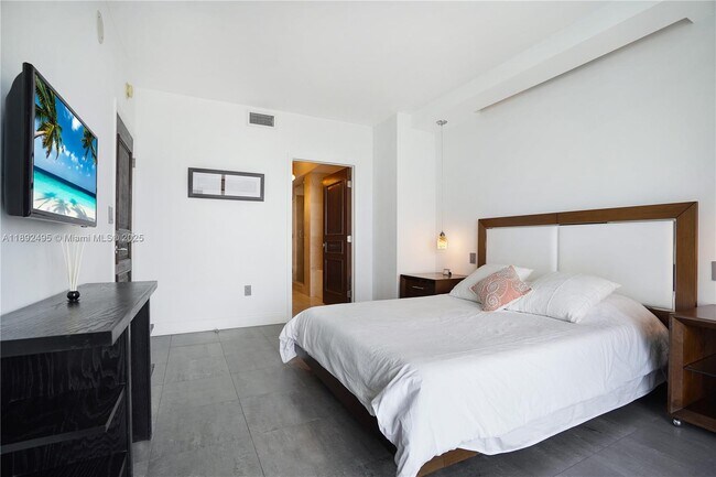 Building Photo - 6365 Collins Ave