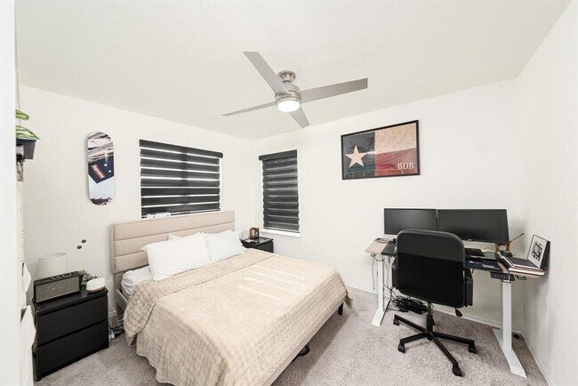 Building Photo - 7105 Gray Catbird Dr
