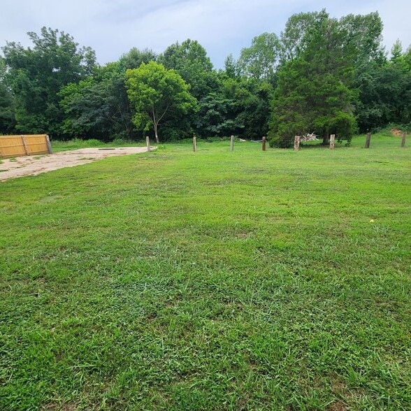 Building Photo - 4765 Covington Pike