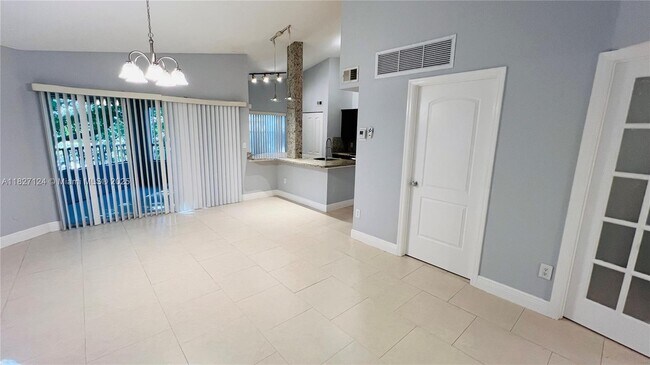 Building Photo - 2881 N Oakland Forest Dr