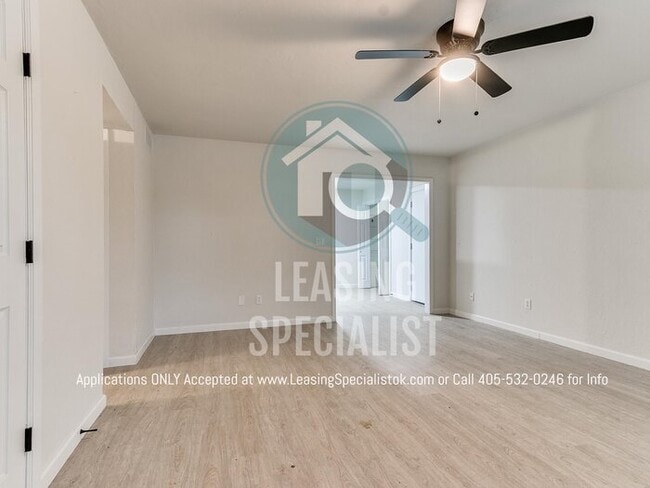 Building Photo - Adorable Norman 3 Bed 1.5 Bath House!