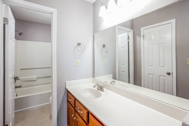 Building Photo - 4235 Highgate Dr