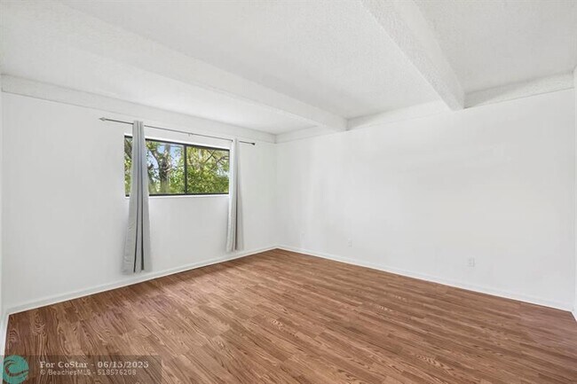 Building Photo - 1325 S Flagler Ave