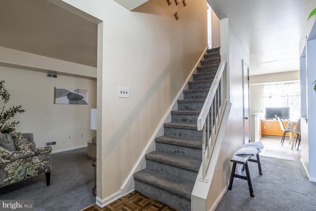 Building Photo - 8 Dickenson Dr