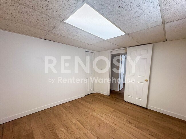 Building Photo - 5 Bed 2 Bath | Denver Home