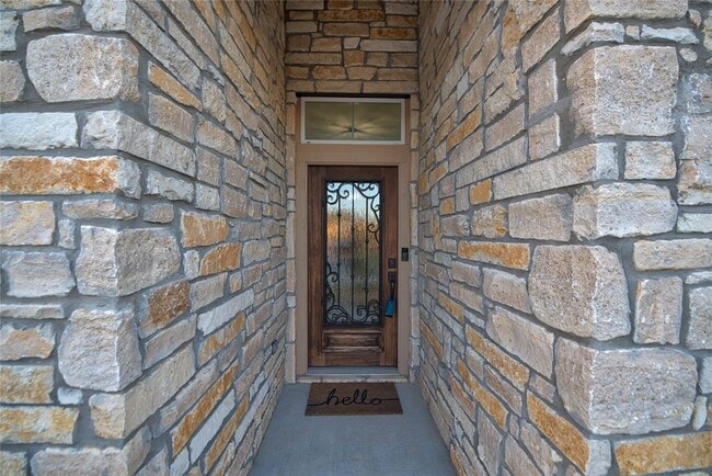 Building Photo - 328 Langely