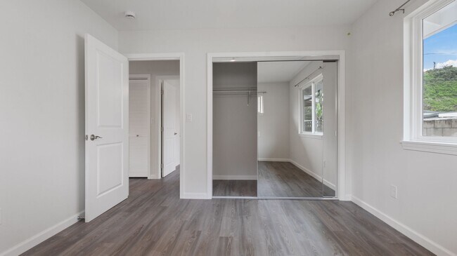 Building Photo - Move-In Ready 2BR/1BA in Waimalu, Aiea – Minutes from Pearl Harbor & Pearlridge