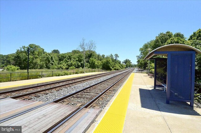 Building Photo - 452 Exchange Avenue