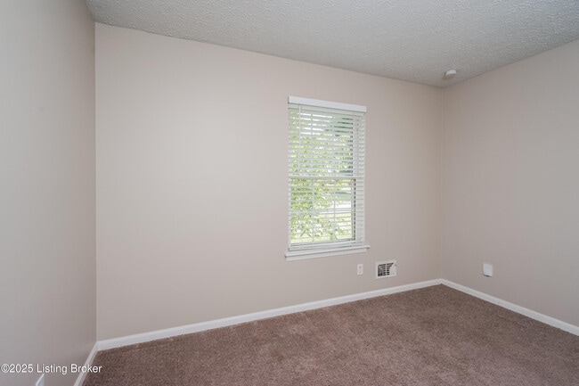 Building Photo - 8204 Rochelle Rd