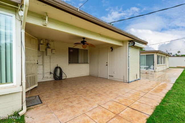 Building Photo - 10641 W Oakmont Dr
