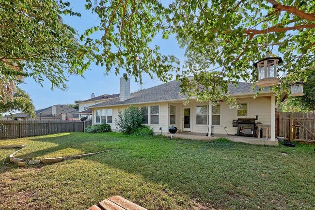 Building Photo - 400 Ranier Ln