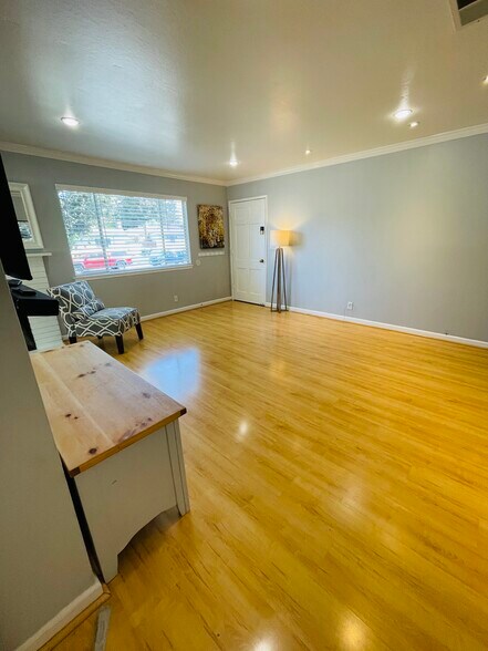 Living Room (Unstaged) - 141 Kittoe Dr