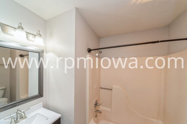 Building Photo - COZY RANCH!! 3 Bed, 1 Bath in Altoona