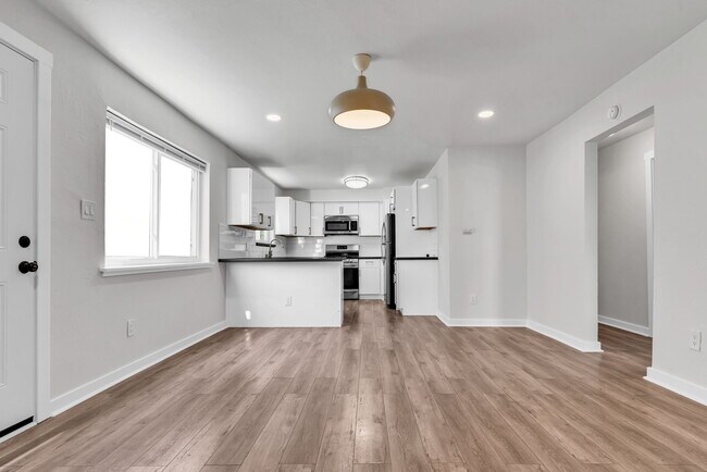 Building Photo - 1423 11th St