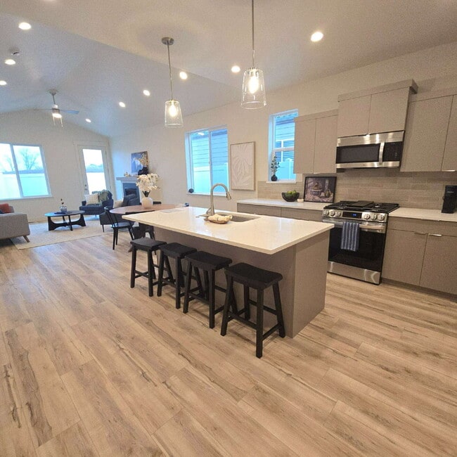 Building Photo - Beautiful, bright and brand NEW!