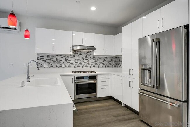 Building Photo - 8248 High St