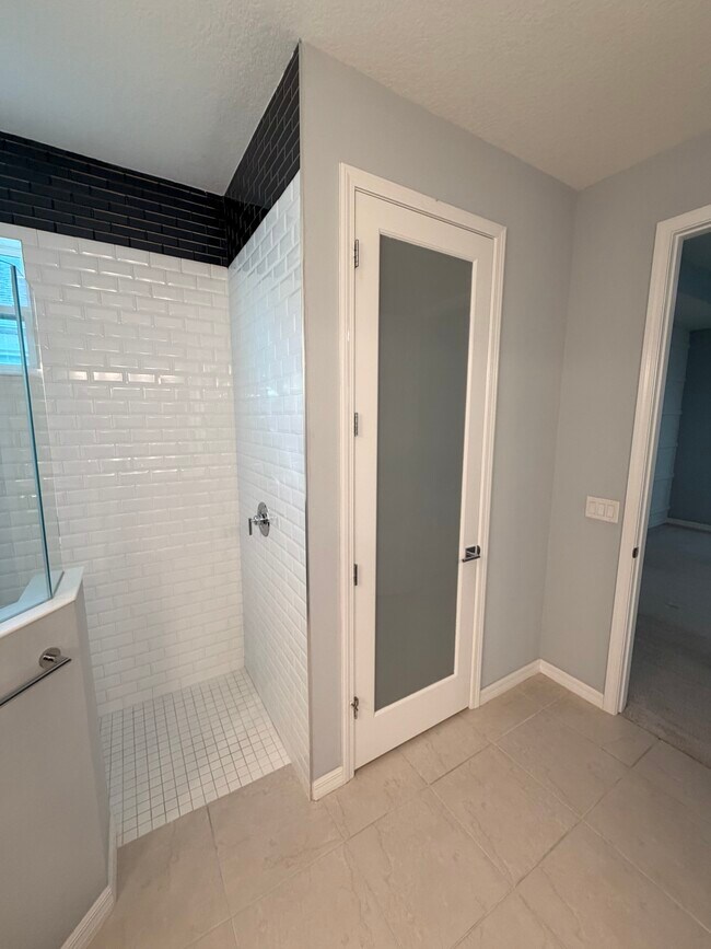 Building Photo - 4325 Renwick Dr